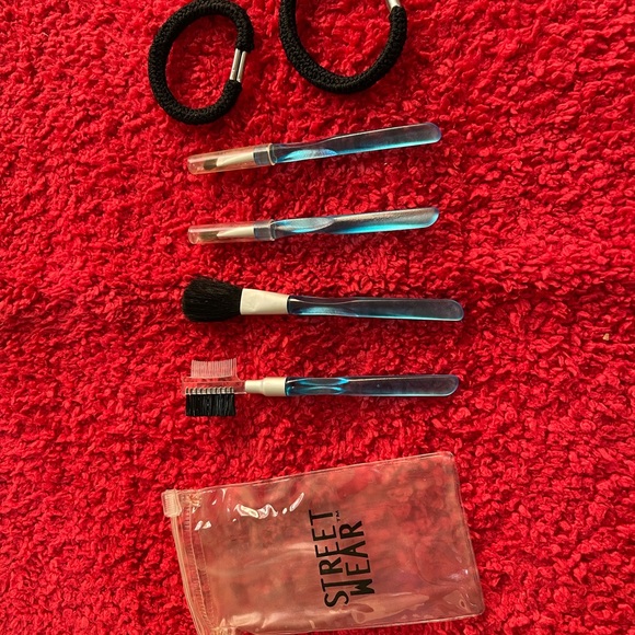 ❄️❄️Street Wear Makeup Brushes - Picture 2 of 3